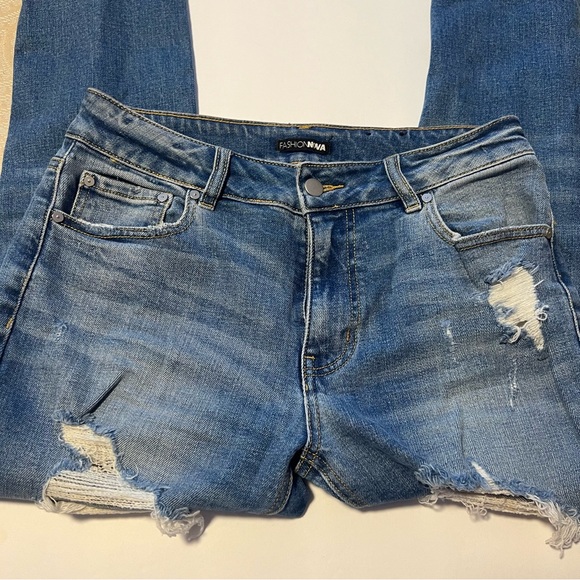 Fashion Nova Ripped Medium Wash Jeans - Picture 2 of 10